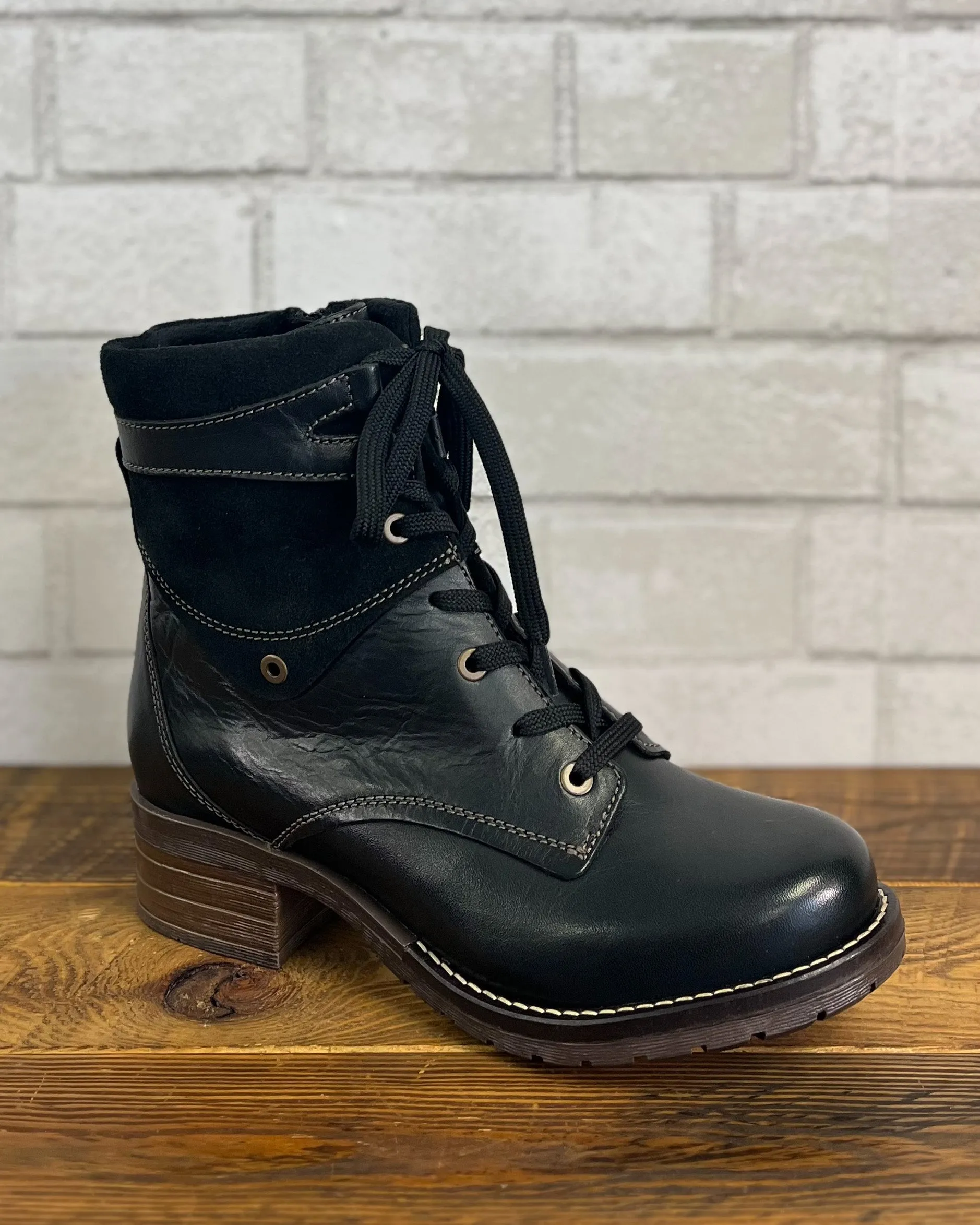 Kara Wide in Black