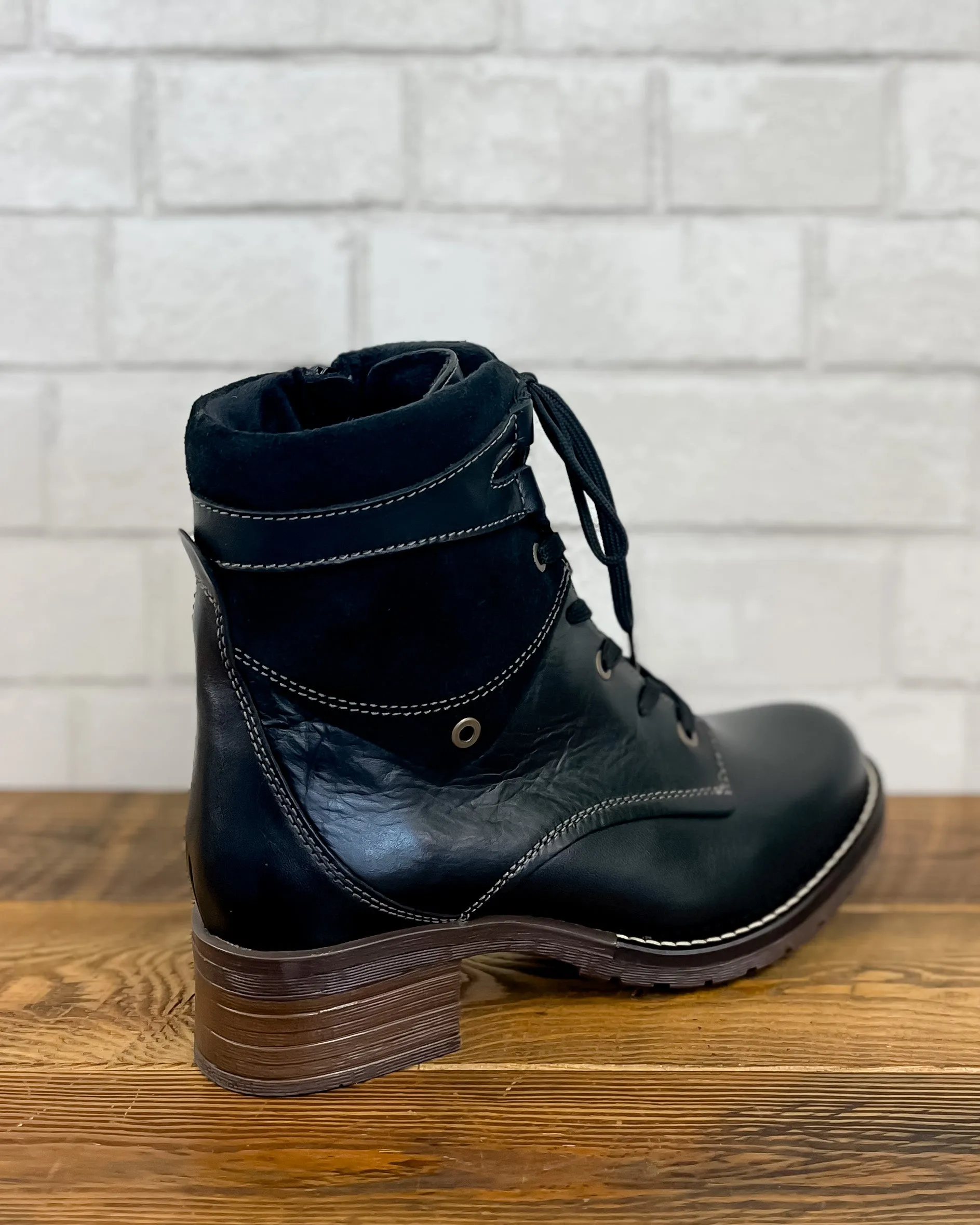 Kara Wide in Black