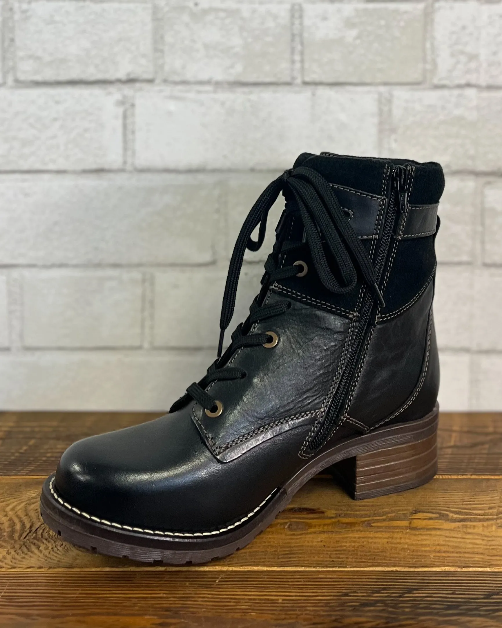 Kara Wide in Black
