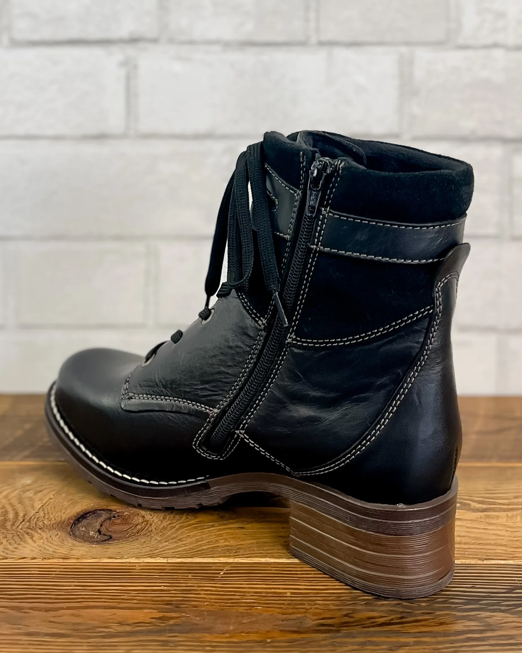 Kara Wide in Black